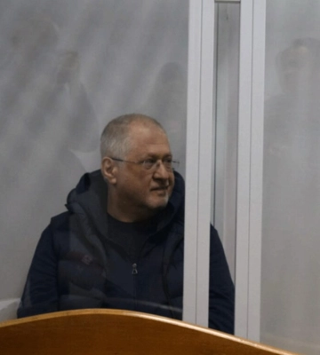 Суд оставил Коломойского под стражей