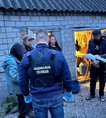 На Днепропетровщине мужчина держал в трудовом рабстве десять человек