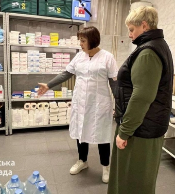 В Днепре проверили ремонт в амбулатории, укрытие и новое оборудование в роддоме