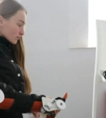 Школярка з Луцька розробила робота-розміновувача й отримала за це золоту нагороду на інноваційному шоу. ФОТО