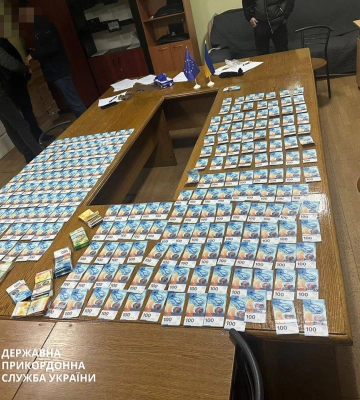 Жителі Львова намагалися вивезти з України велику суму готівкою
