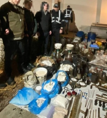 На Київщині затримали організаторів нарколабораторії з щомісячним обігом у ₴5 млн.