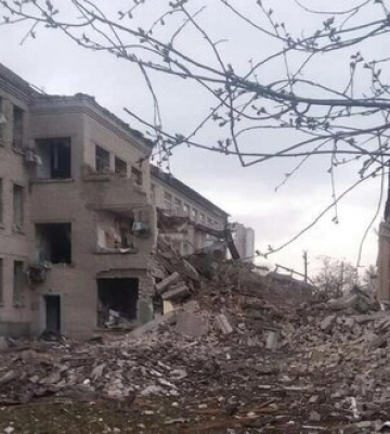 Сутки на Херсонщине: враг попал в жилые кварталы региона и медучреждение в Бериславе