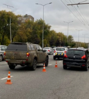 У Львові водій позашляховика збив 19-річну дівчину: вона – у лікарні
