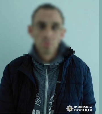 Серед білого дня в Харкові чоловіка вдарили по голові та відібрали мобільний