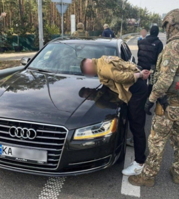 Ошукав матір загиблого військового на майже 7 млн грн: на Київщині затримали шахрая