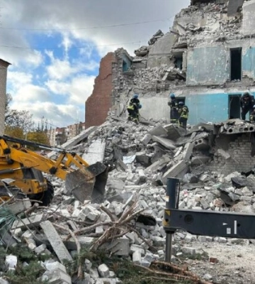 Обстріл Слов&#039;янська: під завалами гуртожитку перебувають двоє людей