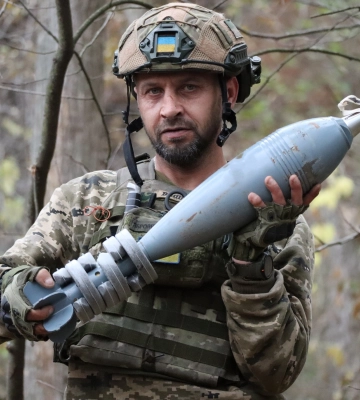 У волинській теробороні служить багатодітний батько та дідусь онука-первістка