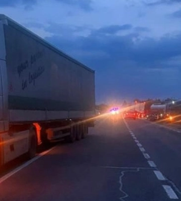 Біля Радехова на велосипедиста наїхали відразу дві вантажівки