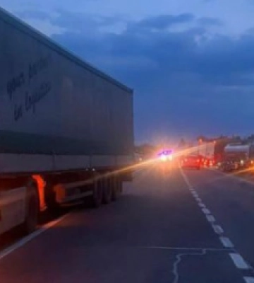 Біля Радехова на велосипедиста наїхали відразу дві вантажівки