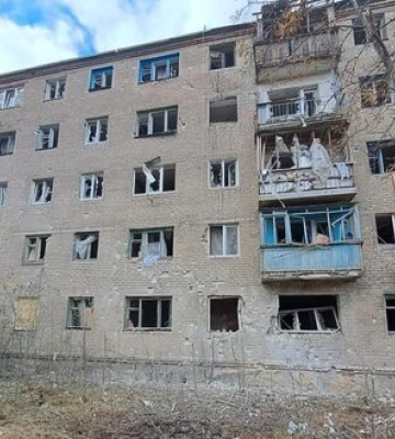 Окупанти вдарили ракетою по селу у Покровській громаді, Вугледар під вогнем, Авдіївка зазнала масованого артобстрілу. ФОТОрепортаж