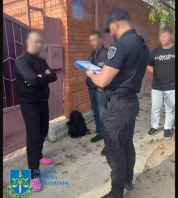 Виїхати до Молдови за $5000: в Одесі викрили поліцейського та його спільника на незаконному переправленні ухилянтів