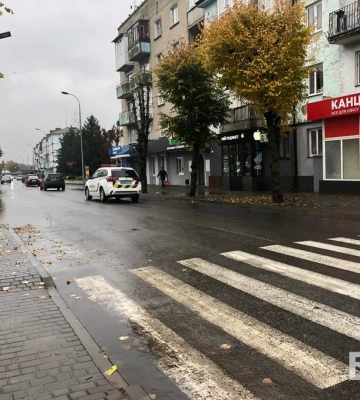 Завадило світло фар: у Нововолинську авто перекинулося на дах 