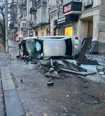 У Києві водій в&#039;їхав у людей на зупинці