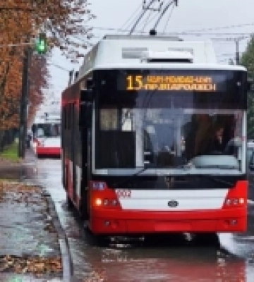 Під час зливи у Луцьку затопило проспект Відродження