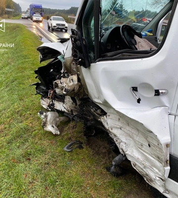 На Львівщині жінку внаслідок ДТП затиснуло у автівці, - ФОТО