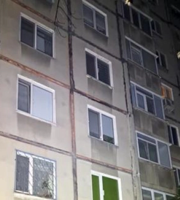 Під Кременчуком з вікна багатоповерхівки випала жінка
