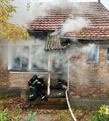 Розклали багаття в будинку: на Волині з пожежі врятували трьох чоловіків
