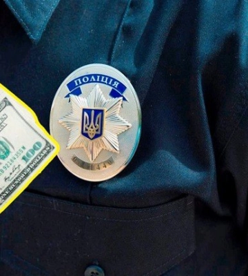 В доларах і гривнях: водії на Волині хотіли дати хабар поліції