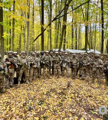 На Житомирщині діти разом із фольк-колективом виготовили янголів-охоронців для захисників. Фото
