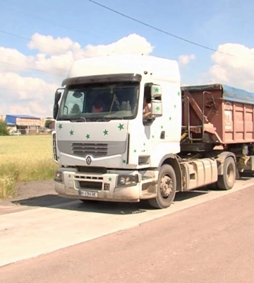 Яку кількість порушників вагового контролю спіймали цьогоріч на дорогах Рівненщини? (ВІДЕО)