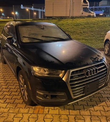 Навіщо для “потреб ЗСУ” ввозять Porsche Cayenne та Audi Q7 (Фото)