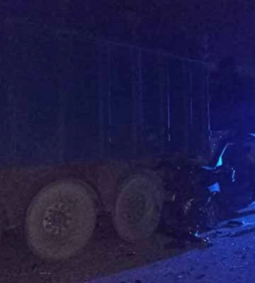 На Полтавщині автомобіль влетів у напівпричеп вантажівки: двоє людей загинули
