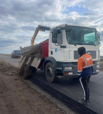 В Миколаївській області на ділянці Баштанка-Березнегувате завершують вкладання верхнього шару асфальтобетону