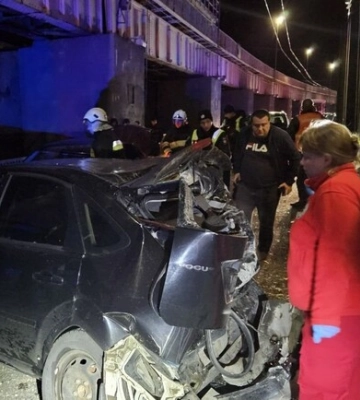 В Запорожье произошло масштабное ДТП – столкнулись два легковых авто и троллейбус, фото
