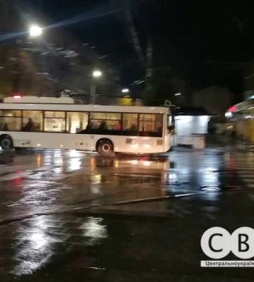 Осінній вечір у Кропивницькому: прогулянка під дощем (фоторепортаж)