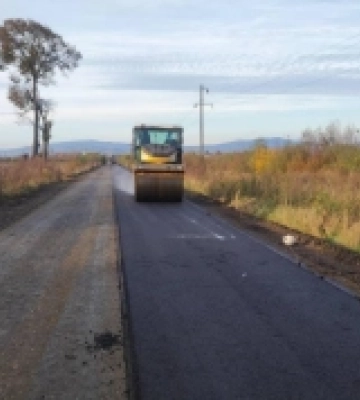 В п'яти районах Закарпаття відновлюють дорожню інфраструктуру