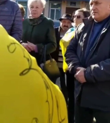 Протест у Гайвороні проти виділення коштів на стадіон: міський голова відповів, чому гроші не направлять на ЗСУ