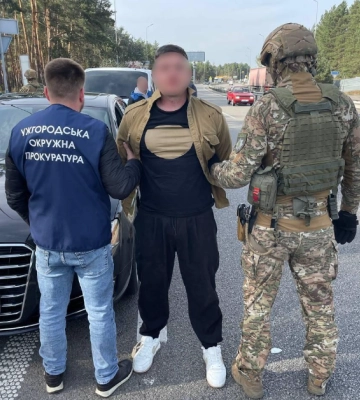 Виманив у матері загиблого військового 7,5 млн гривень: на Закарпатті затримали шахрая