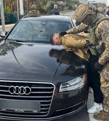 Виманили у матері загиблого військовослужбовця 7,5 мільйонів гривень: на Закарпатті затримали шахраїв
