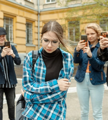 В Днепре подростки издевались над ровесницей
