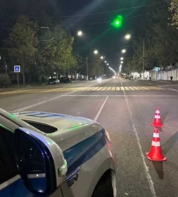 На центральном проспекте в Мелитополе автомобиль сбил девочку и скрылся