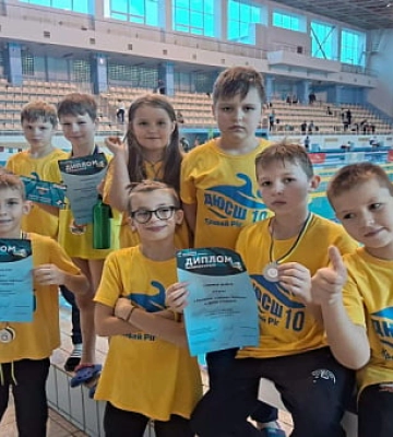 Спортсмени з Кривого Рогу на Відкритому чемпіонаті Дніпра з плавання вибороли призові місця