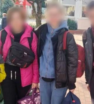 Від звільнення Херсона не бачили батьків, бо росіяни підірвали мости: Україна повернула 3 дітей