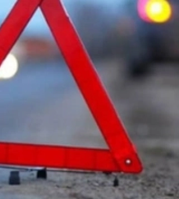 Оштрафували водія, який у Новому Корці в’їхав у припарковане авто