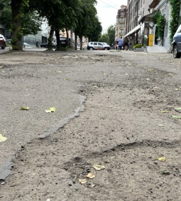 Ліквідація ям не рятує. Які дороги першочергово відремонтують на Прикарпатті у 2024 році
