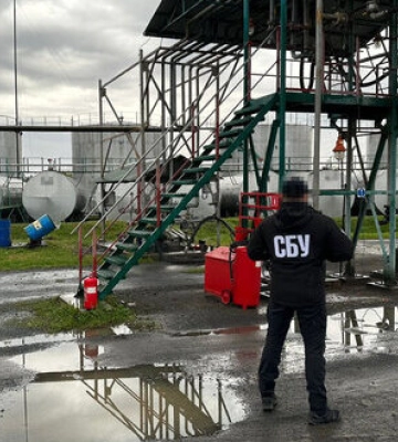 На Закарпатті знайшли нелегальний нафтопереробний завод. Причетний кум Медведчука. ВІДЕО+ФОТОрепортаж