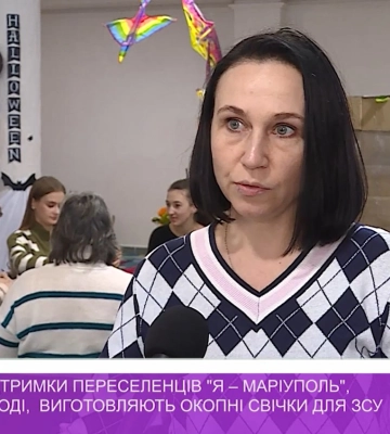 У центрі підтримки переселенців «Я-Маріуполь», що в Ужгороді, виготовляють окопні свічки для ЗСУ (відео)