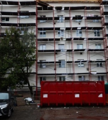 У Макарові на Київщині перевірили відбудову двох пʼятиповерхівок