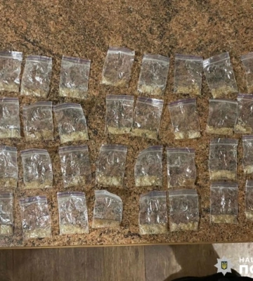 У Дніпрі затримали наркозбувача, який намагався закопати свій “товар”
