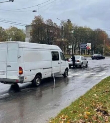 У Тернополі на пішохідному переході водій на бусі збив дитину