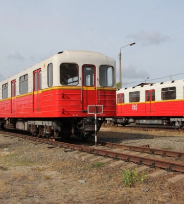 До Києва приїхали останні з 60 вагонів метро, подарованих Варшавою - фото