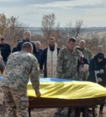В селищі на Одещині провели в останню путь захисника Віталія Волкова
