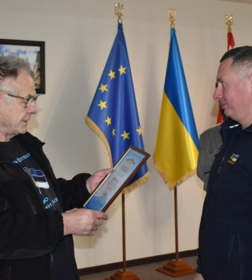 Голова Волинської ОВА вручив подяки естонським волонтерам за допомогу військовим