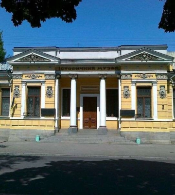 У Дніпро до музею доставили гумдопомогу: що привезли та які питання турбують волонтерів