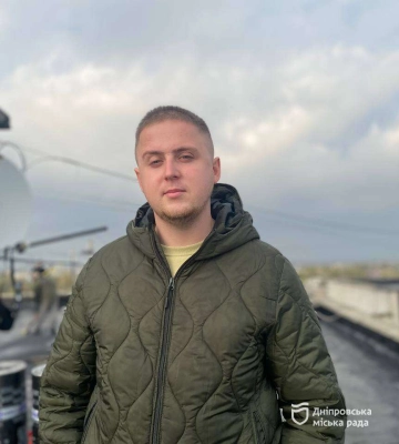 У Дніпрі продовжують ремонтувати аварійні підʼїзди у будинках комунальної власності